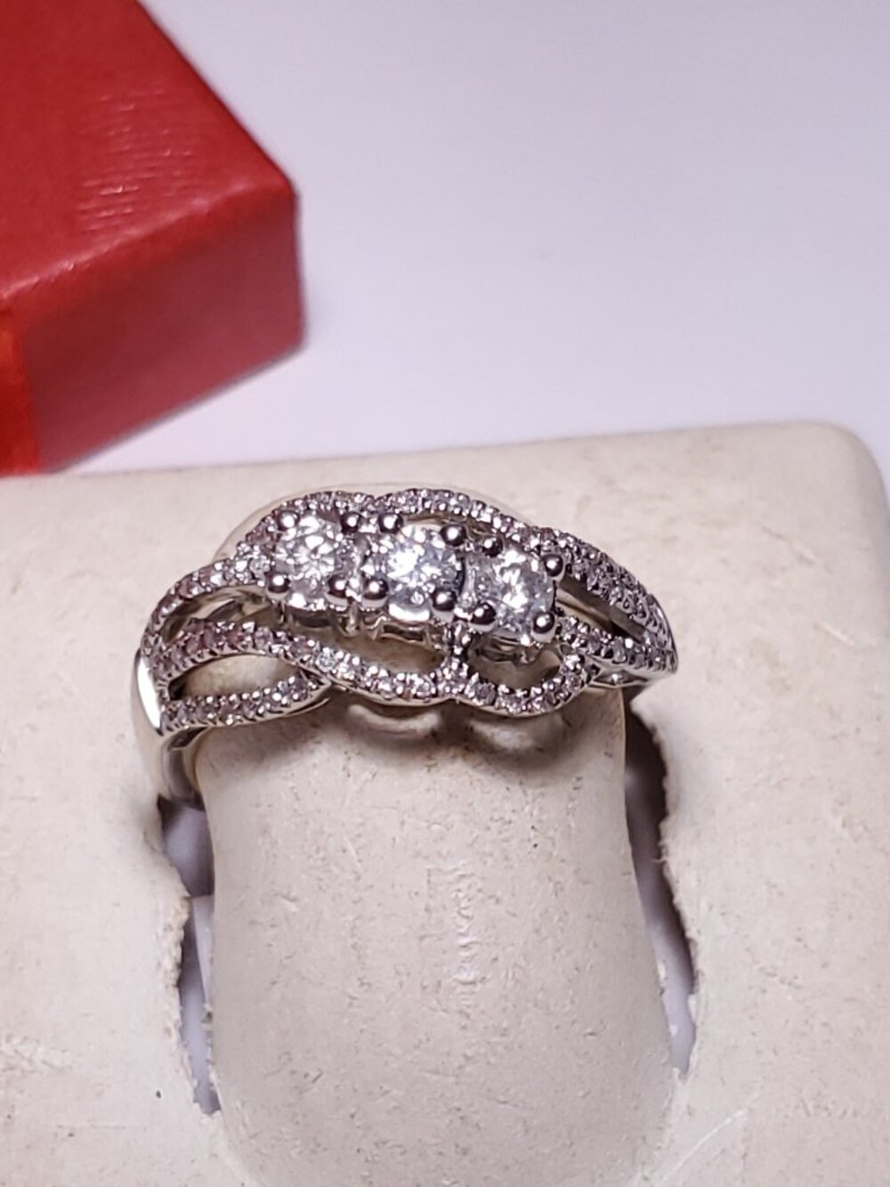 Estate .72ctw Natural 3 Diamond top & swirl sides 10Kt W/Gold S-7 Band Ring24318
